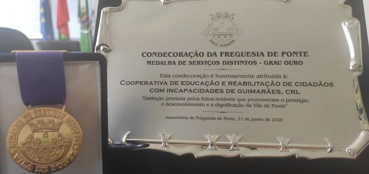 :: MEDALHA DE SERVIÇOS DISTINTOS, GRAU OURO, ATRIBUÍDA PELA FREGUESIA DE PONTE ::